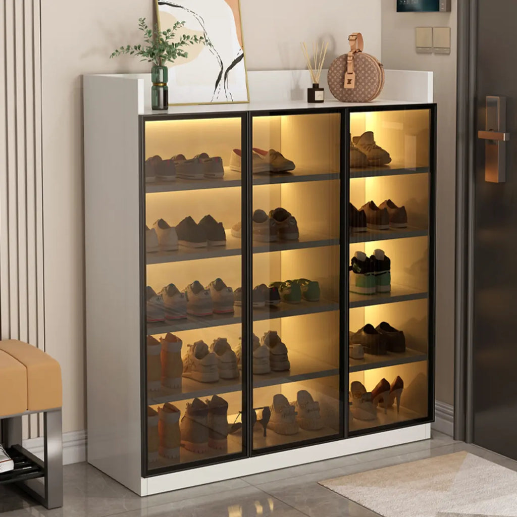 Schuhschrank mit LED-Beleuchtung, verstellbaren Einlegeböden und transparenten Türen