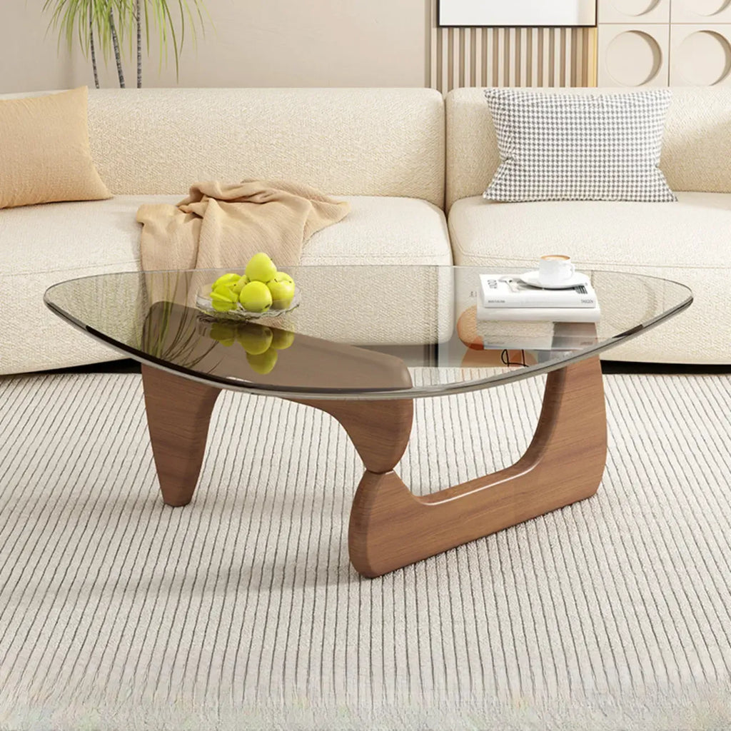 Dreieckiger Couchtisch aus Holz mit Glasplatte