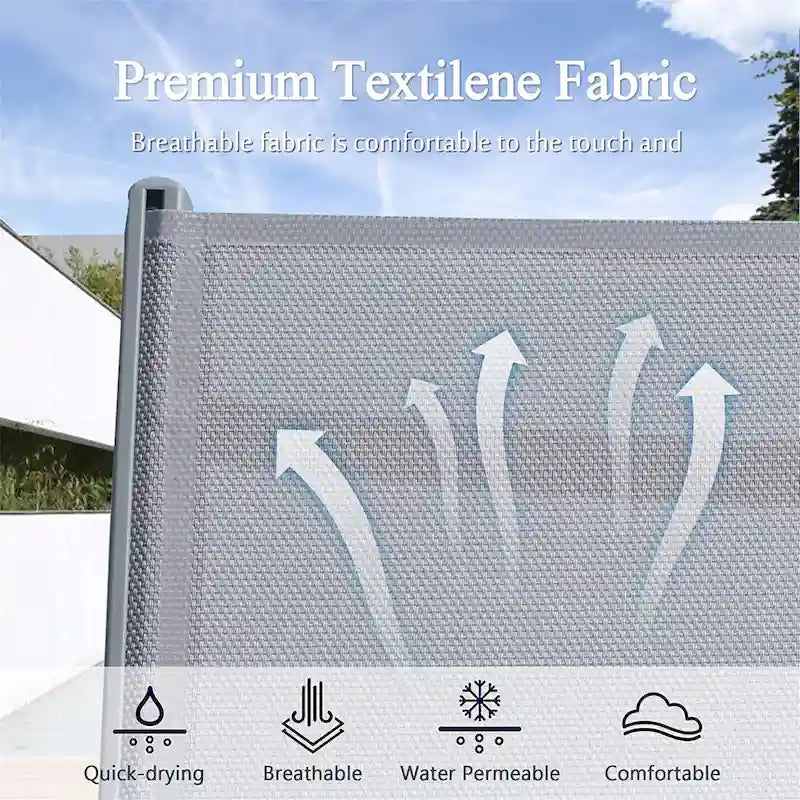 Zwei Outdoor-Loungesessel mit 1 Tisch