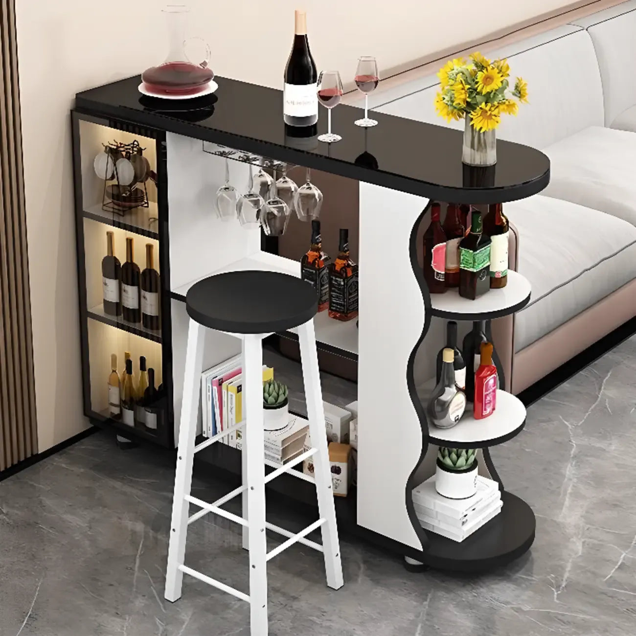 Moderner Bartisch mit Natursteinplatte in Freiform und Stauraum für Hausbars
