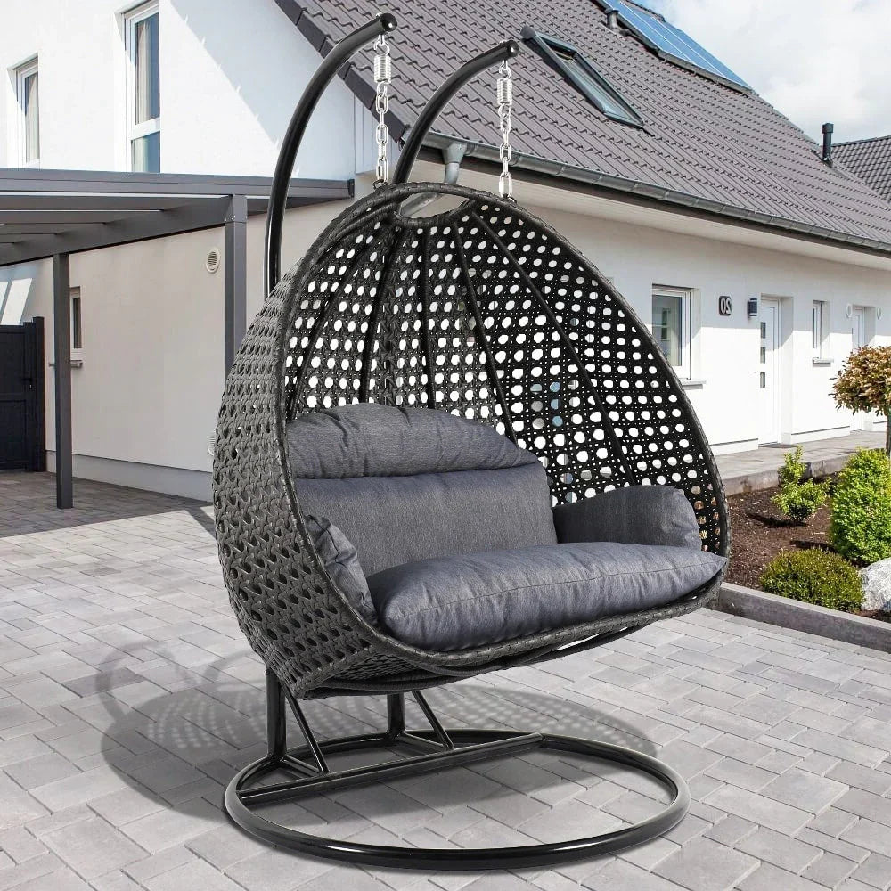 LeisureMod 2-Personen Hängesessel Ei mit Gestell - Outdoor/Indoor Rattan Korb Terrassen Schaukel Hängematte Liege mit Kissen