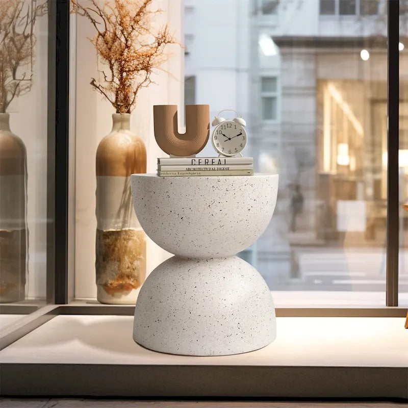 Leichter Beistelltisch aus Beton mit gesprenkeltem Design, Beistelltisch für Innen- und Außenbereich