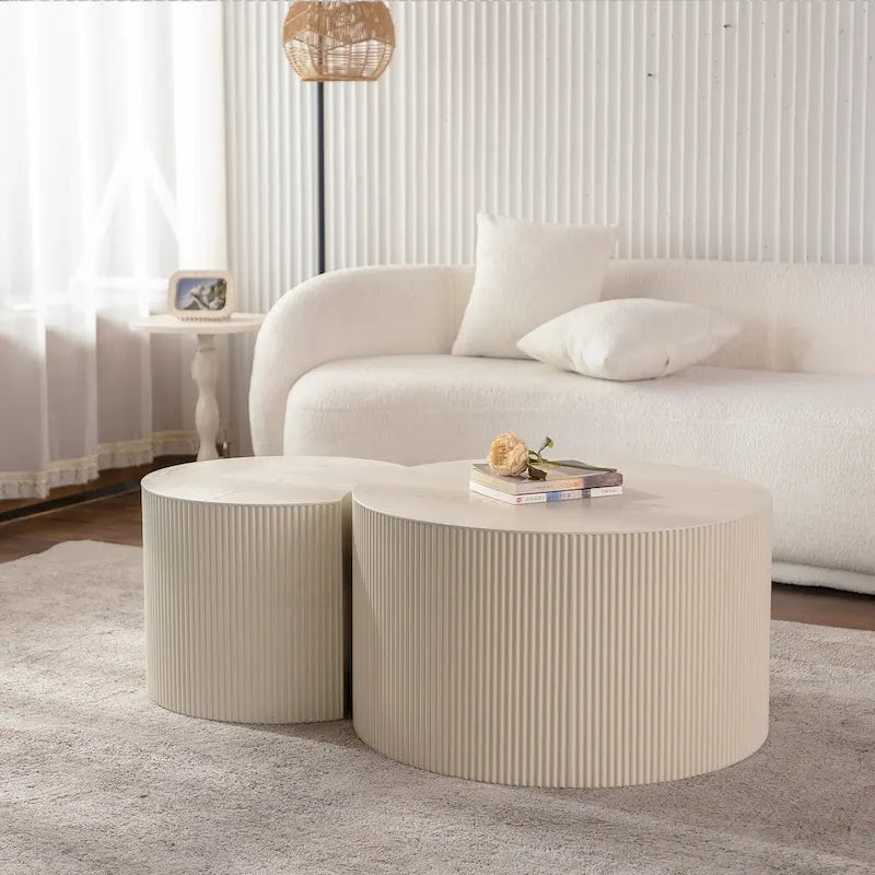 Exquisiter runder Couchtisch aus Holz für kleine Wohnräume