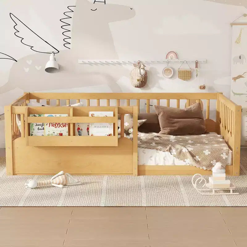 Bellemave Kinder-Bodenbett mit erhöhtem Zaun und Bücherregal, hölzernes Montessori-Bettgestell in Twin-Größe für Mädchen und Jungen