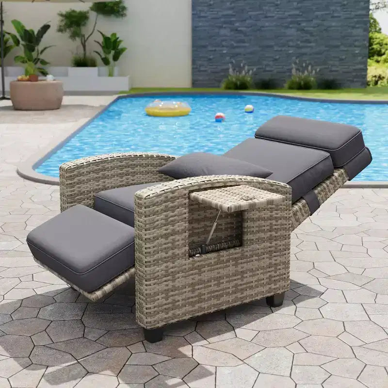 Outdoor Relaxsessel, Gartenliege mit verstellbarer Rückenlehne & Fußstütze, Korbliege bis 150 kg mit Klapptisch