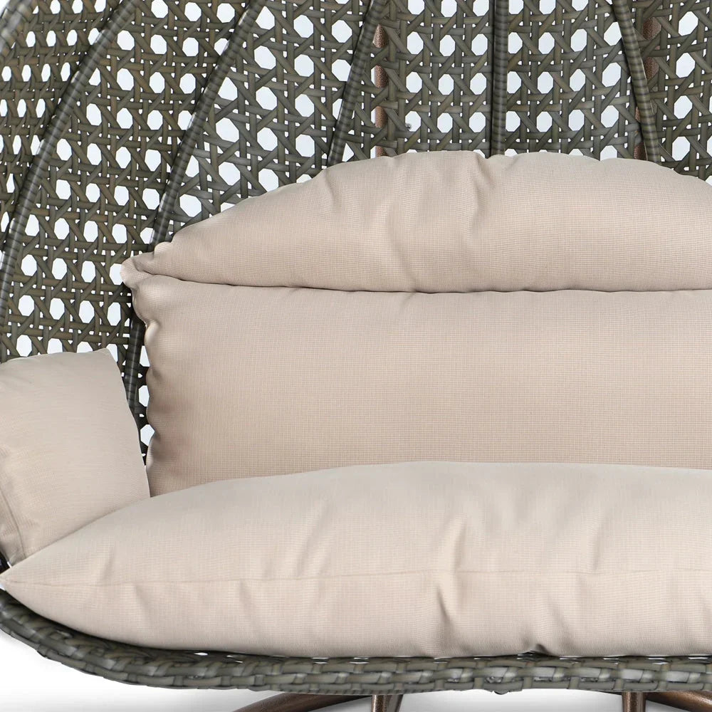 LeisureMod 2-Personen Hängesessel Ei mit Gestell - Outdoor/Indoor Rattan Korb Terrassen Schaukel Hängematte Liege mit Kissen