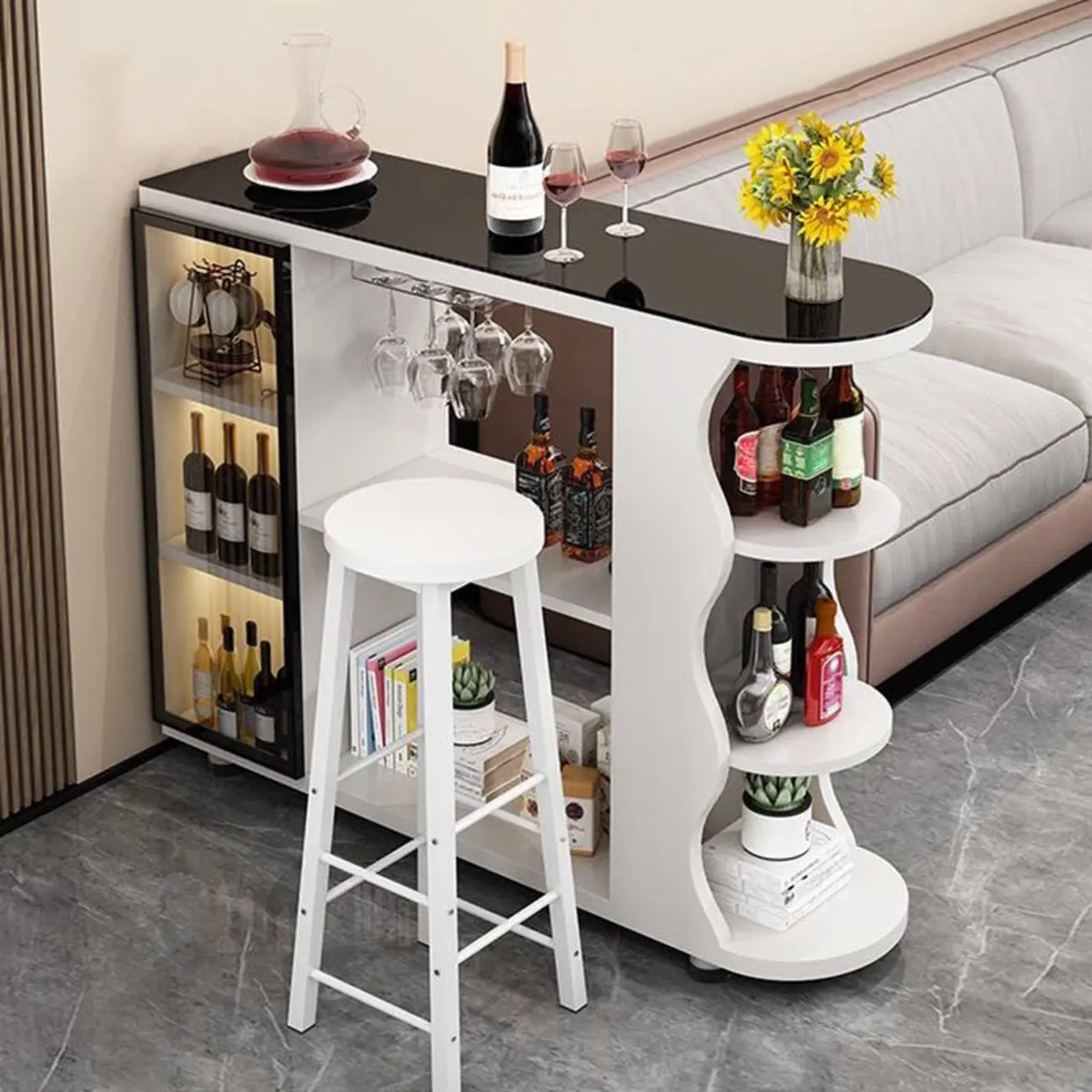 Moderner Bartisch mit Natursteinplatte in Freiform und Stauraum für Hausbars
