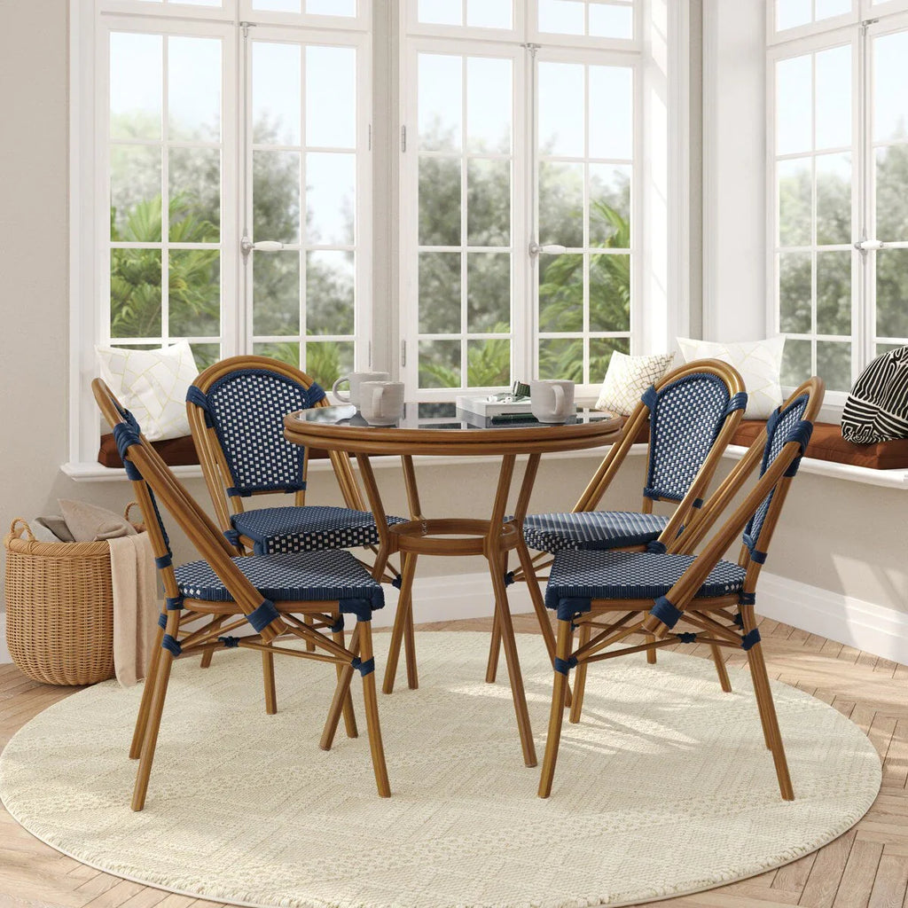 Bistro-Set für den Innen- und Außenbereich mit Tisch und vier Stühlen