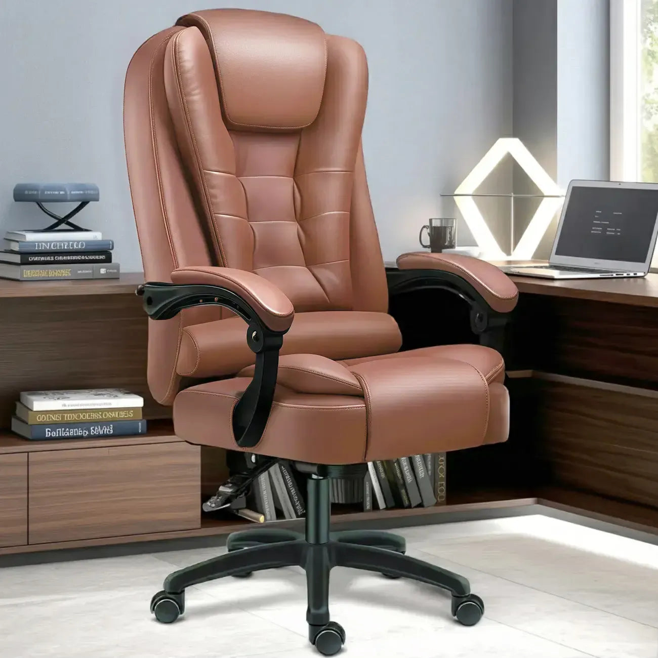 Ergonomischer Bürostuhl aus schwarzem Leder mit Fußstütze und Drehfunktion