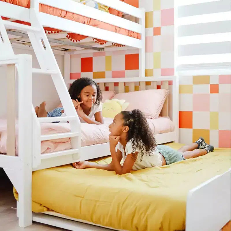Max & Lily Etagenbett, Twin über Full, mit Ausziehbett, Massivholz Etagenbetten im skandinavischen Stil für Kinder