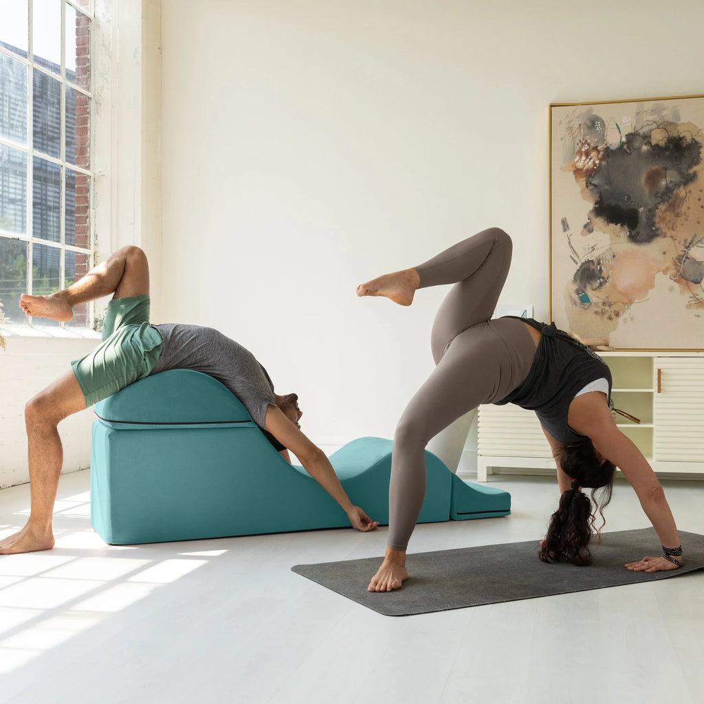 Avana Kami umwandelbare Chaise / Yoga & Massage – 2-in-1-Ottomane mit verdeckter ausklappbarer Yoga-Liege, Microvelvet – N/A