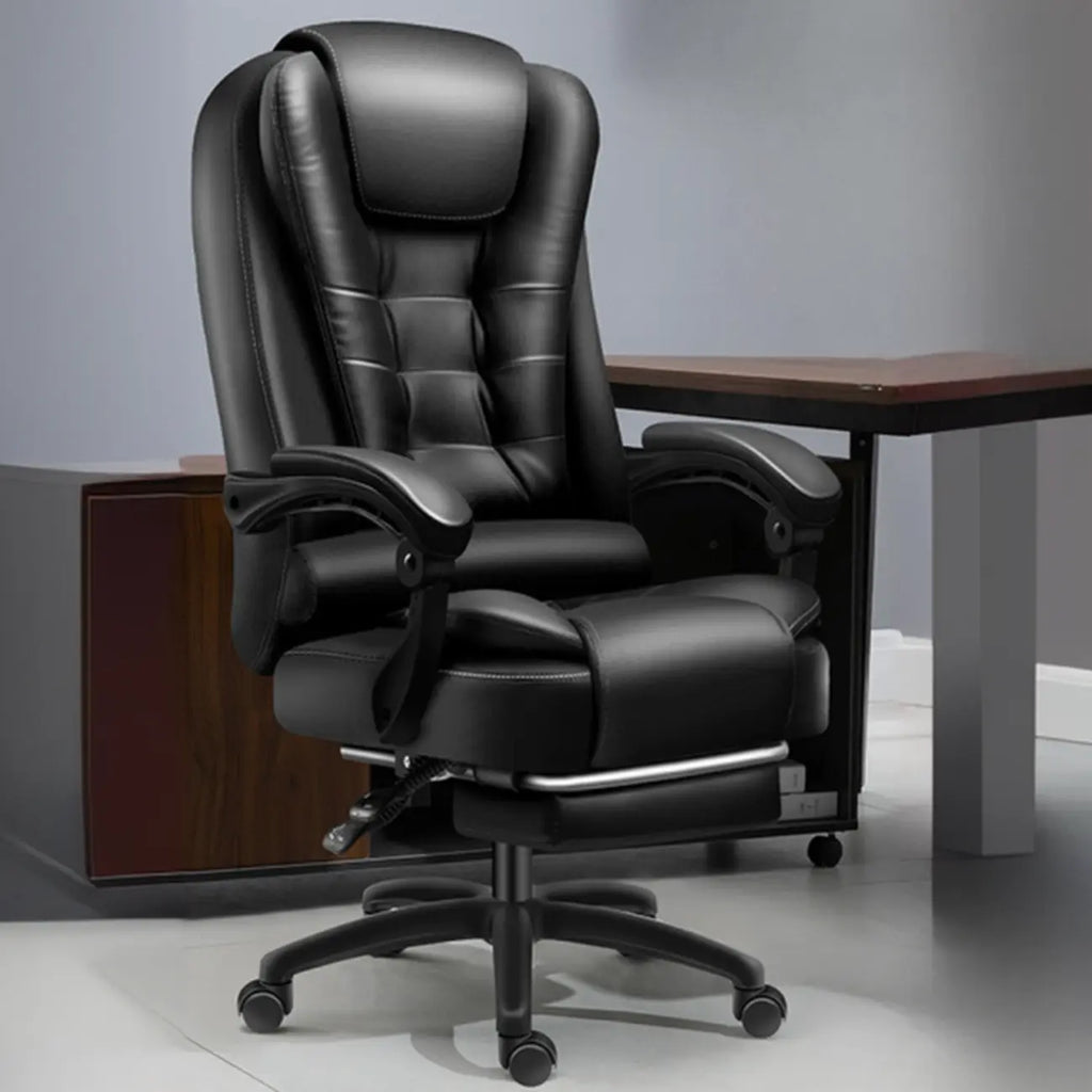 Ergonomischer Bürostuhl aus schwarzem Leder mit Fußstütze und Drehfunktion