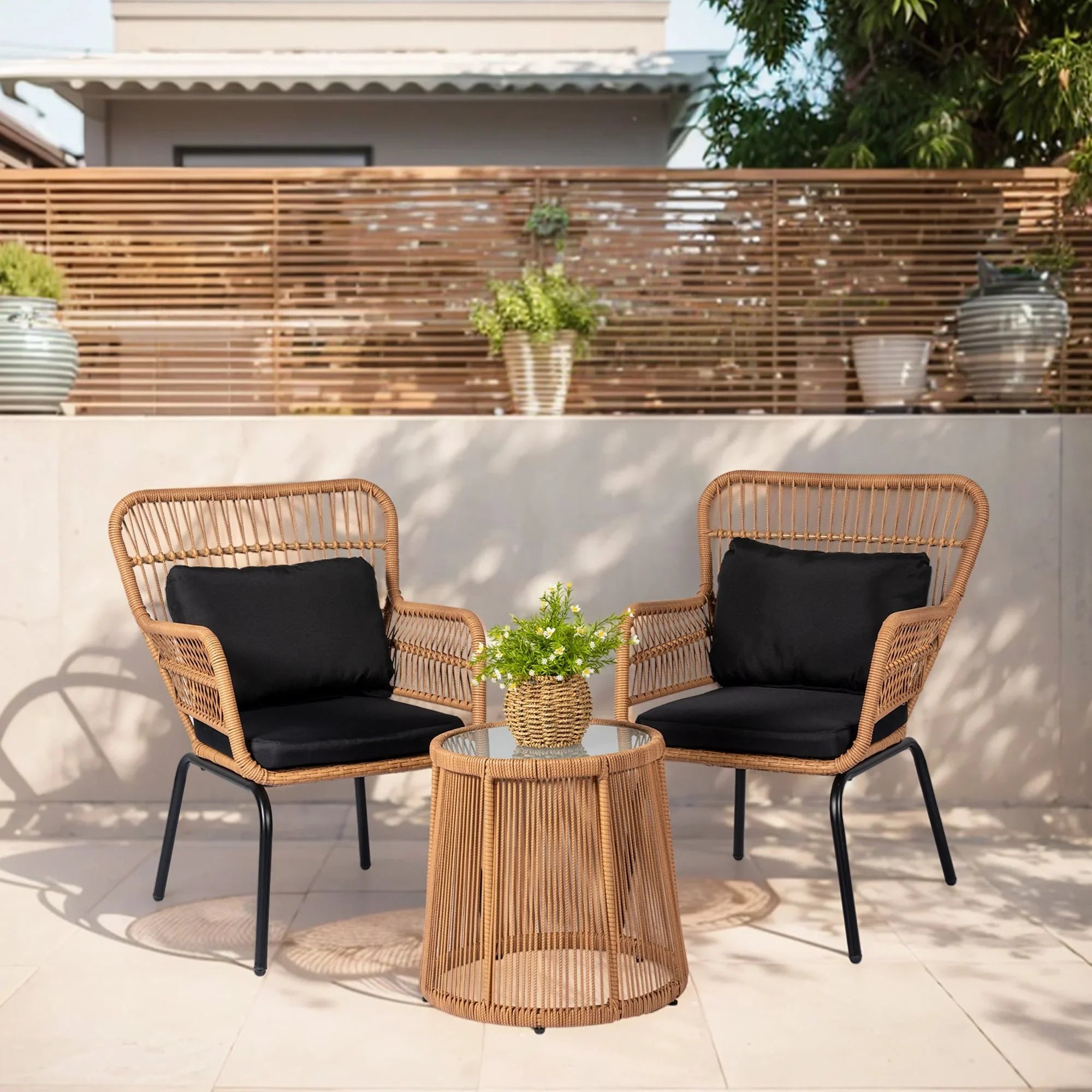 3-teiliges Outdoor-Bistro-Set aus Korbstühlen, witterungsbeständige Rattanmöbel-Sitzgruppe mit Kissen