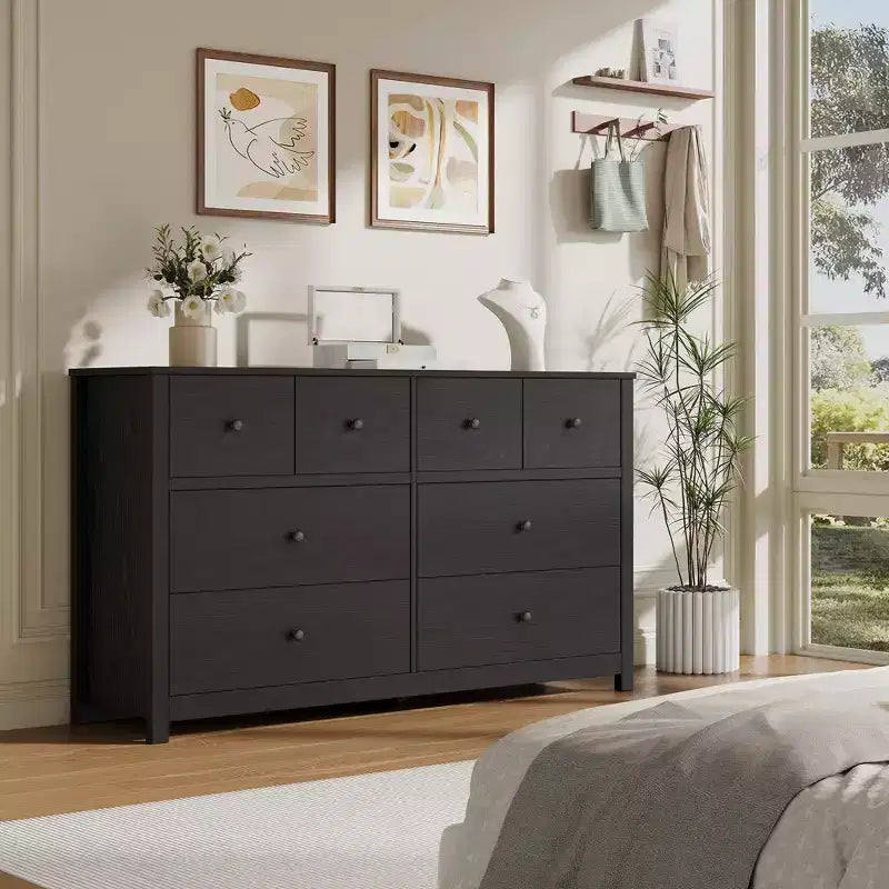 Moderne Kommode mit 8 Schubladen für das Schlafzimmer, breite Holzkommode mit viel Stauraum, freistehender Organizer-Schrank für das Wohnzimmer