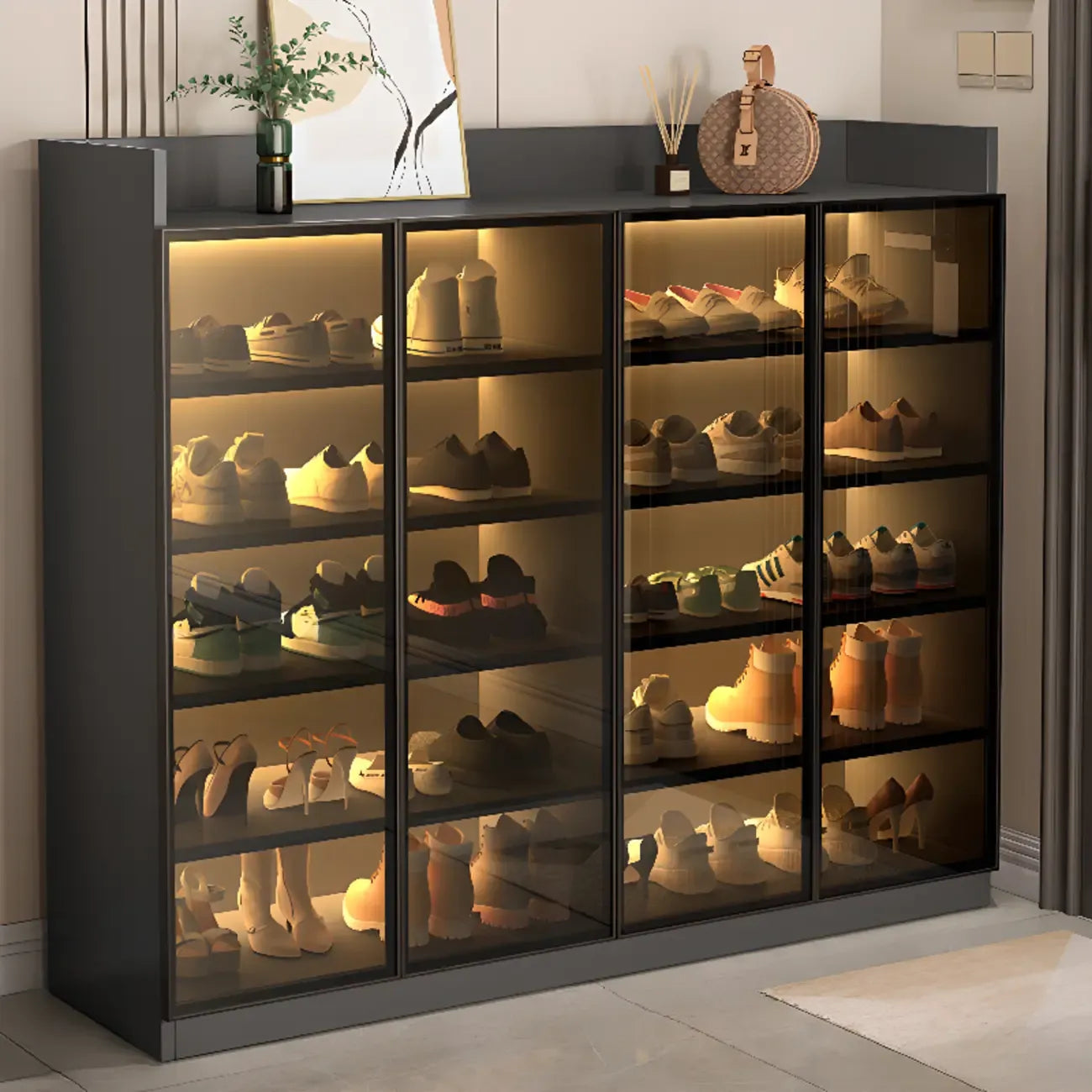 Schuhschrank mit LED-Beleuchtung, verstellbaren Einlegeböden und transparenten Türen