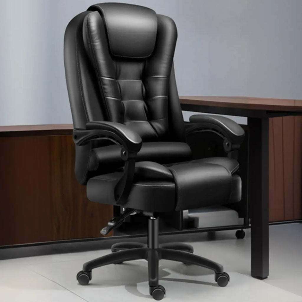 Ergonomischer Bürostuhl aus schwarzem Leder mit Fußstütze und Drehfunktion