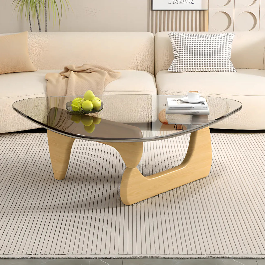 Dreieckiger Couchtisch aus Holz mit Glasplatte