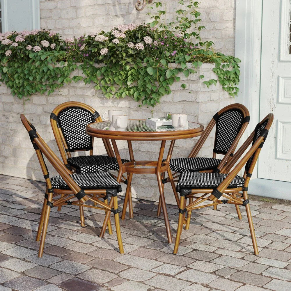 Bistro-Set für den Innen- und Außenbereich mit Tisch und vier Stühlen