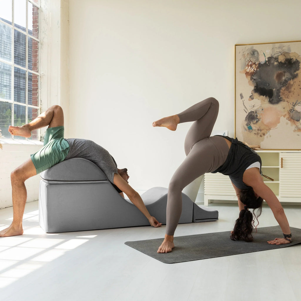 Avana Kami umwandelbare Chaise / Yoga & Massage – 2-in-1-Ottomane mit verdeckter ausklappbarer Yoga-Liege, Microvelvet – N/A