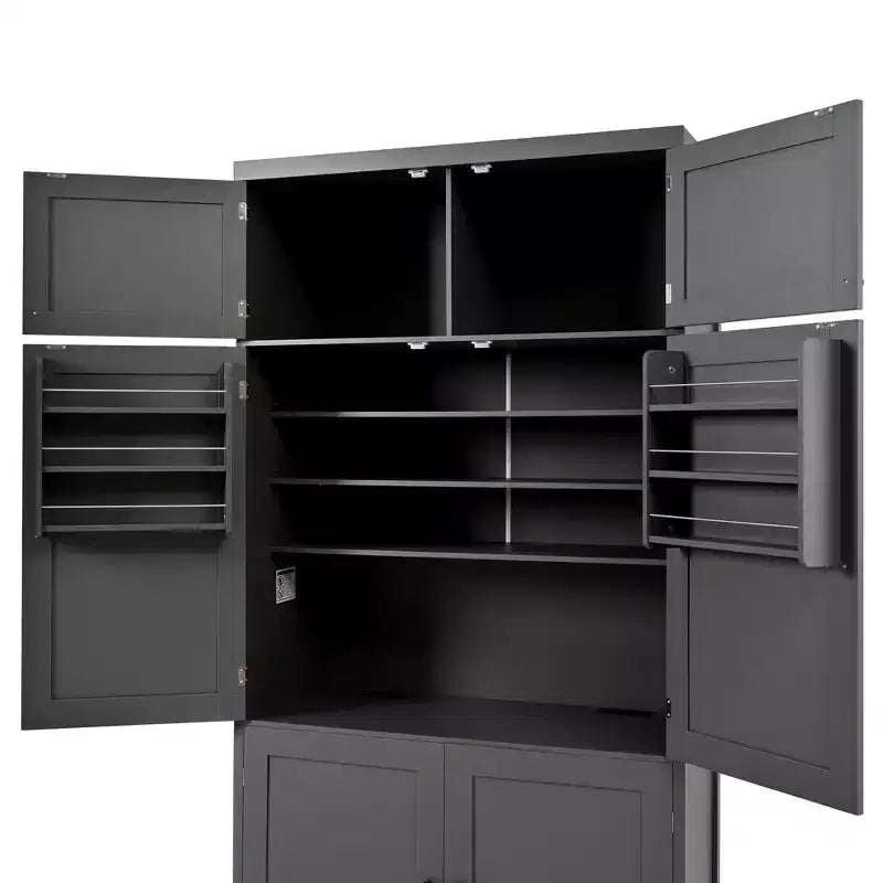 Hoher Küchenschrank mit Steckdosen, großer freistehender Schrank mit Mikrowellenständer, Schubladen, Regalen, Weinregalen und Türregal