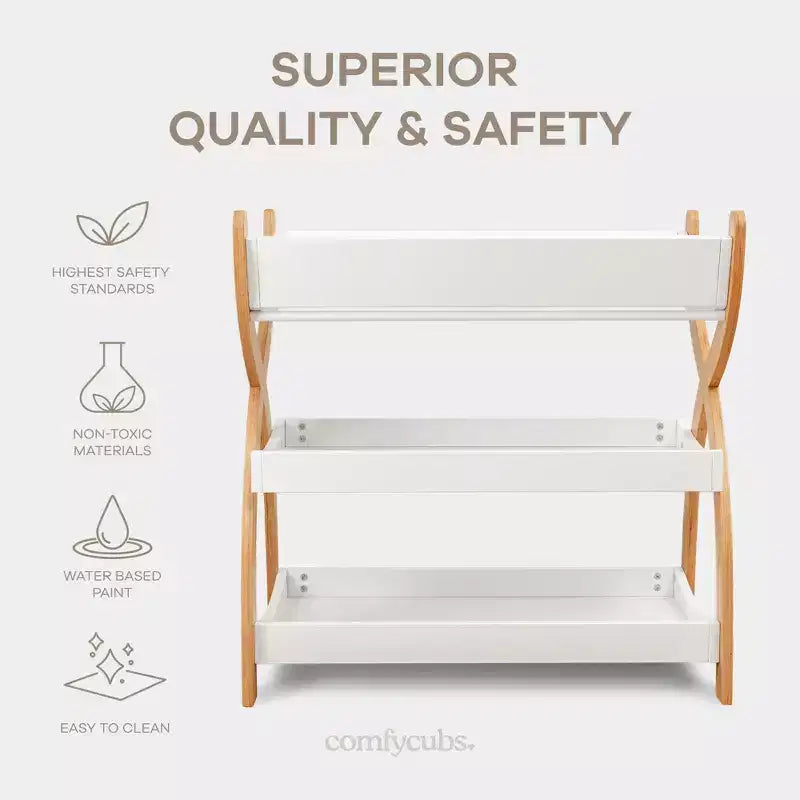 Comfy Cubs Baby-Wickeltisch – robuste Holzkonstruktion, zeitloses Design mit zwei offenen Ablagen für Babyutensilien
