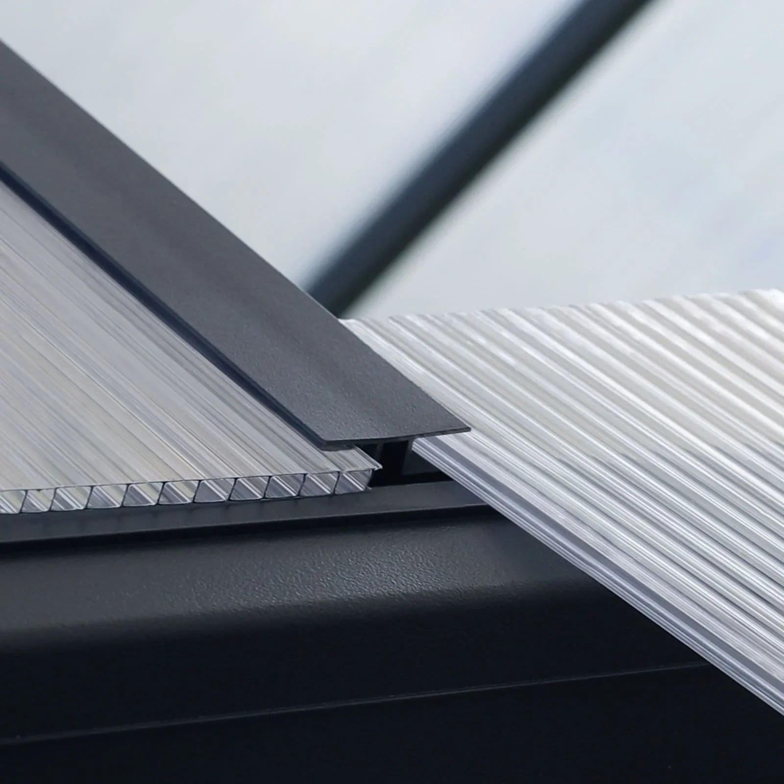 VEIKOUS Aluminium-Gewächshaus-Bausatz mit begehbarem Garten, verstellbarer Dachluke und abschließbarer Tür, Grau