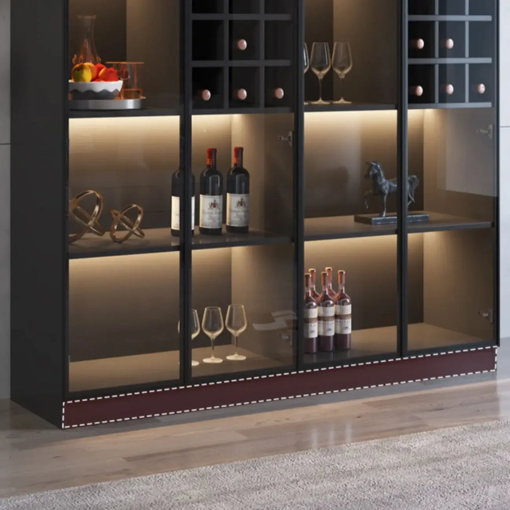 Minimalistisches Weinschrankregal aus schwarzem Holz mit Glastür