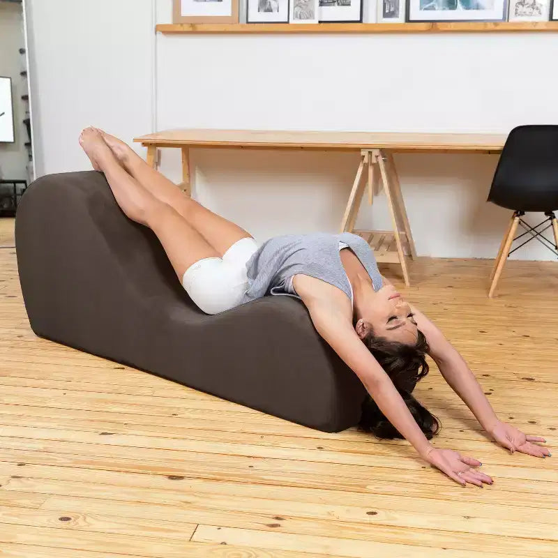 Avana Sleek Yoga-Chaiselongue – hergestellt in den USA – ideal zum Dehnen, Entspannen, Trainieren und mehr, 60T x 18B x 26H Zoll, Hellgrau