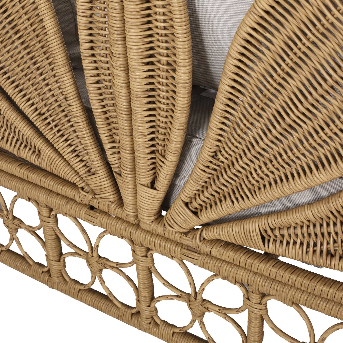 Homan Outdoor-Tagesbett aus Korbgeflecht mit Kissen, Hellbraun und Beige