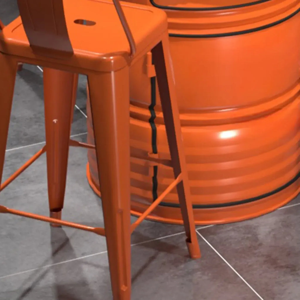 Industrielle schwarze, orangefarbene Metallfass-Stehtische