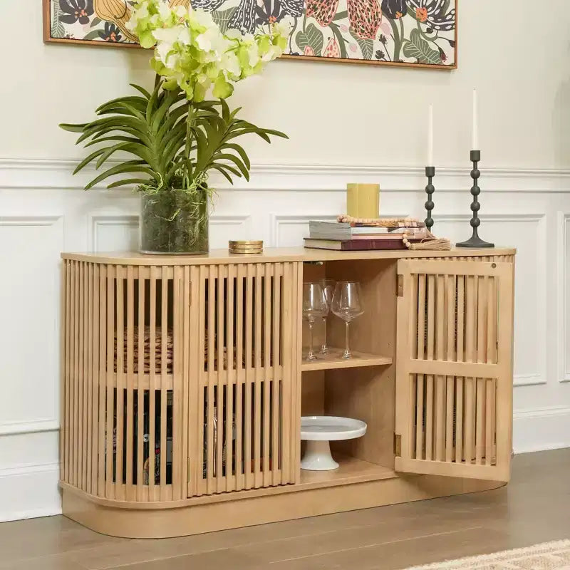 Plank+Beam Contour Massivholz-Sideboard mit 3 Türen, 150 cm TV-Lowboard für Wohnzimmer