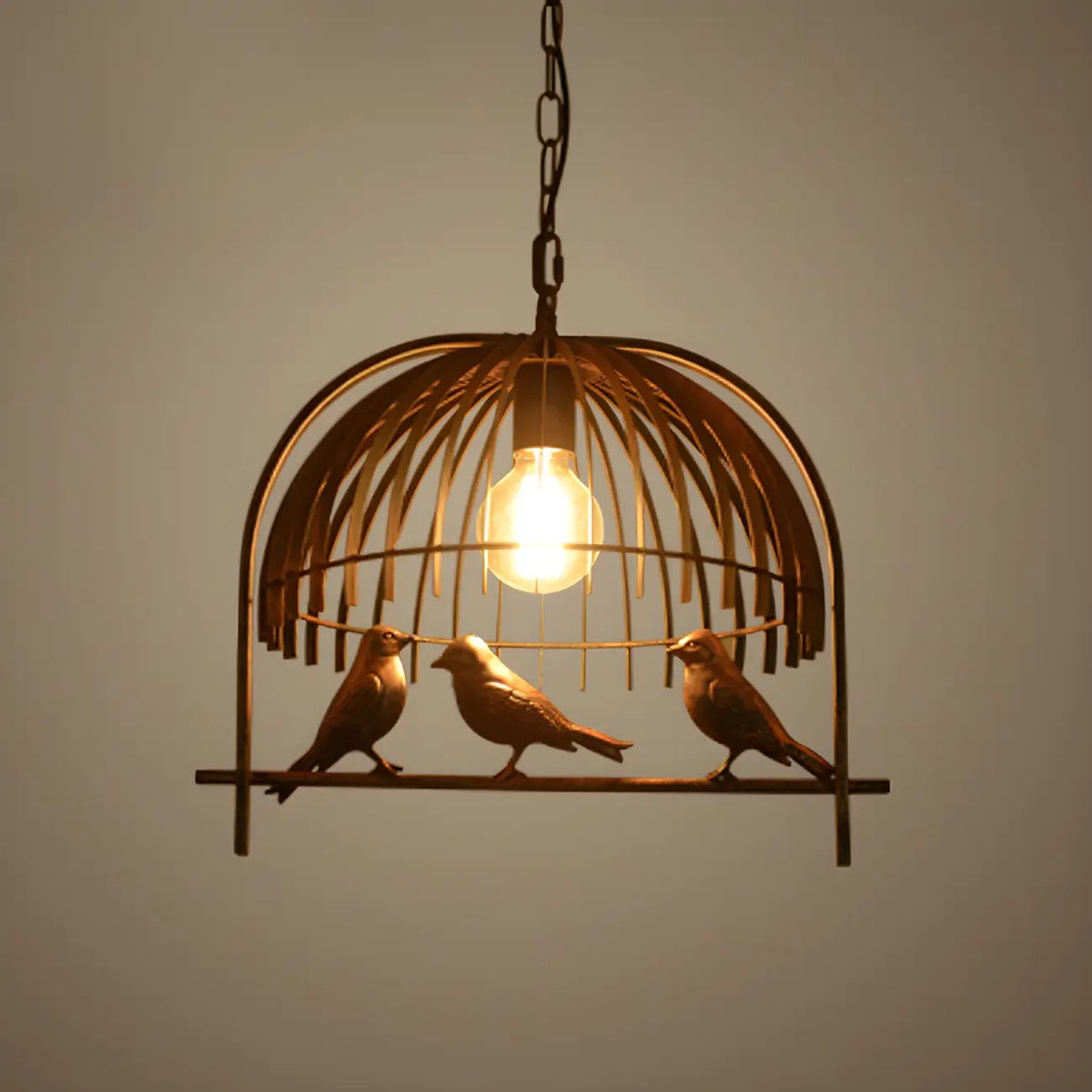 Pendelleuchte im Industriedesign mit Vogelkäfig für die Küche