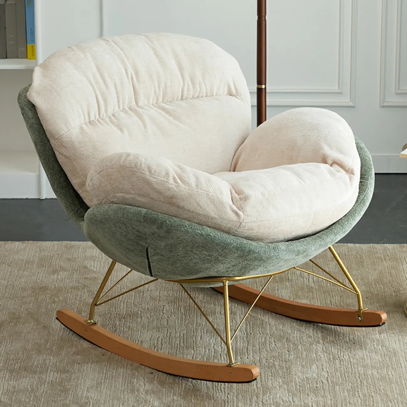 Moderner ergonomischer Schaukelstuhl aus Samt für das Kinderzimmer