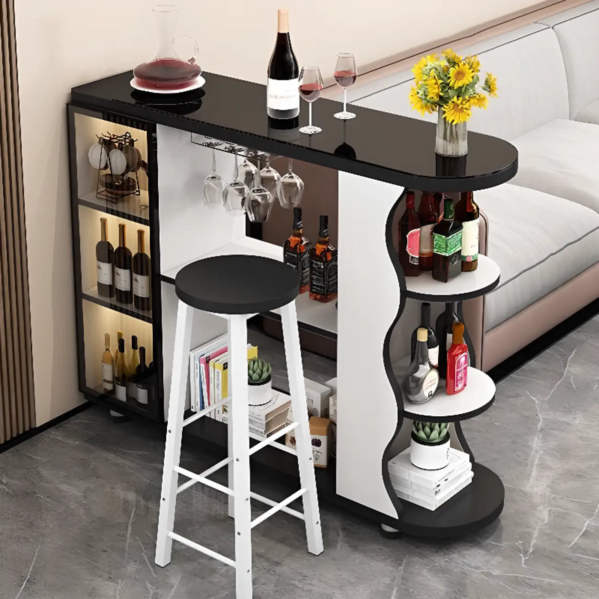 Moderner Bartisch mit Natursteinplatte in Freiform und Stauraum für Hausbars