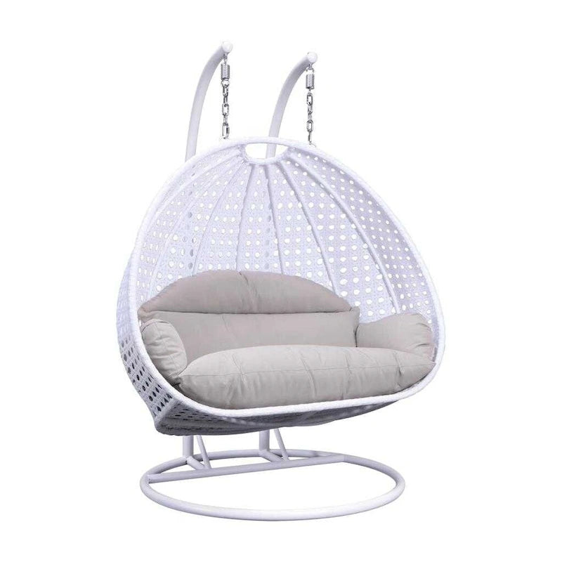 LeisureMod 2-Person Hängesessel mit Ständer – Outdoor/Indoor Rattan Korbsessel Garten-Schaukelhängematte mit Kissen
