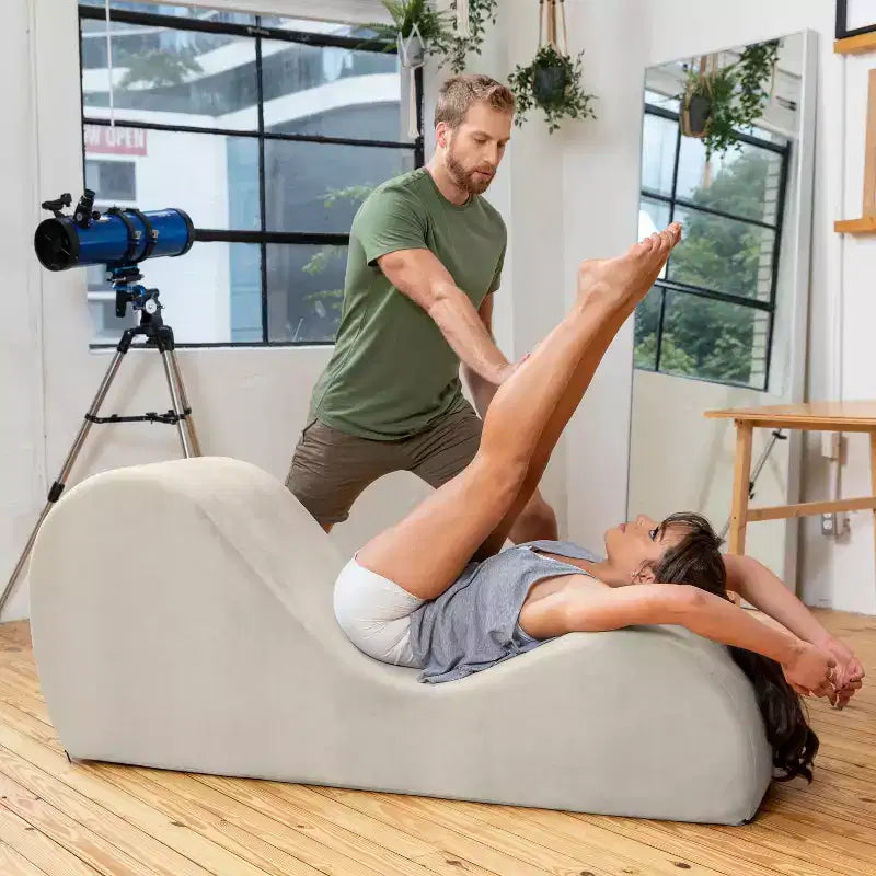 Avana Sleek Yoga-Chaiselongue – hergestellt in den USA – ideal zum Dehnen, Entspannen, Trainieren und mehr, 60T x 18B x 26H Zoll, Hellgrau