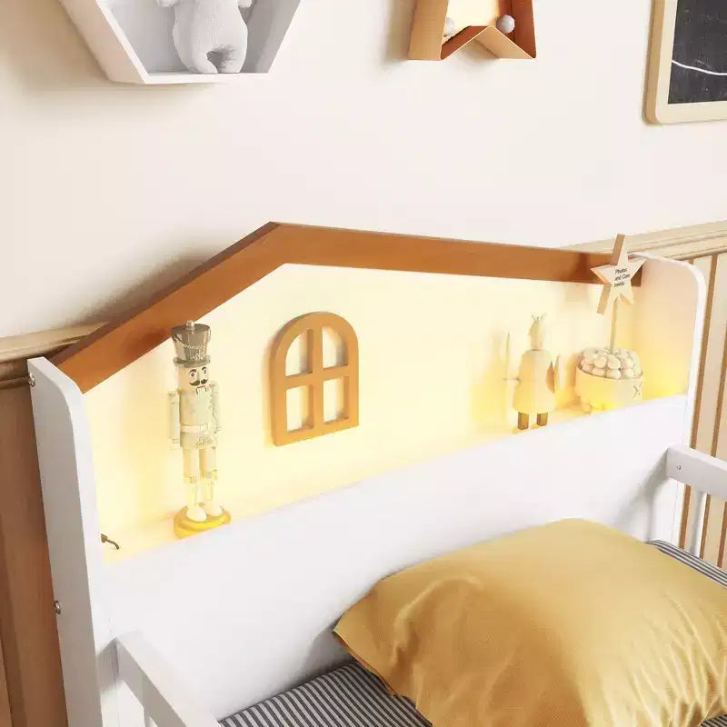 Whisen niedriges Etagenbett mit LED-Beleuchtung, Kopfteil in Hausform und Aufbewahrungsschubladen, solide Konstruktion