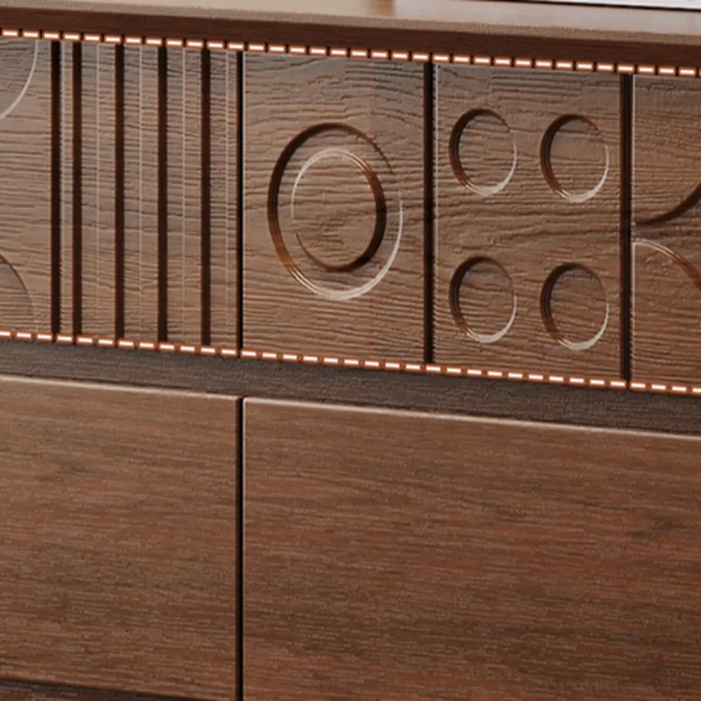 Art-déco-inspirierte Holzkommode mit geometrischen Schnitzereien