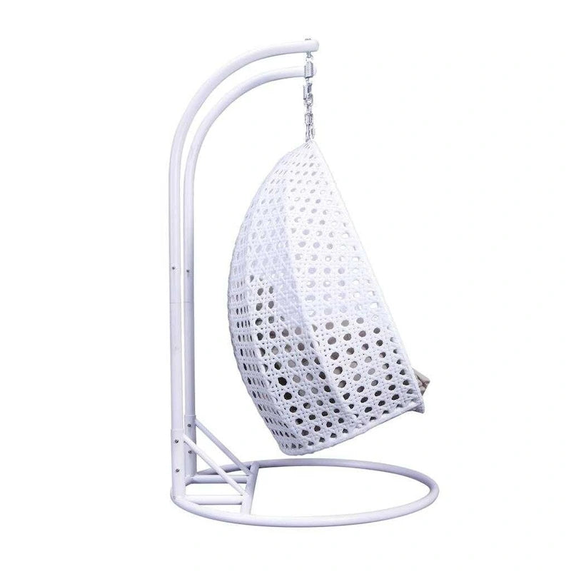 LeisureMod 2-Person Hängesessel mit Ständer – Outdoor/Indoor Rattan Korbsessel Garten-Schaukelhängematte mit Kissen