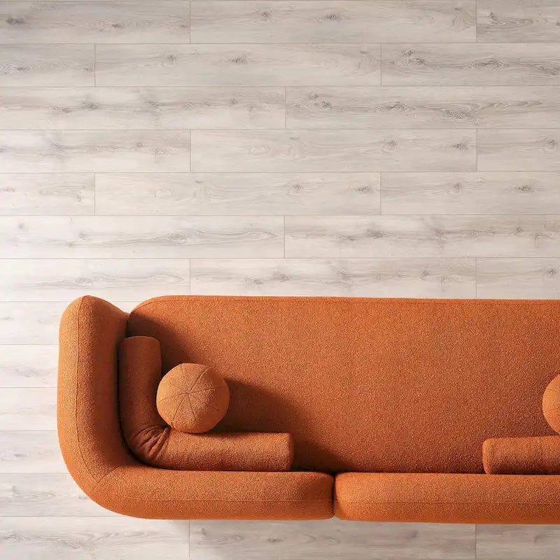 Milet Luxuriöses modernes Bouclé-Sofa mit geschwungenen Armlehnen