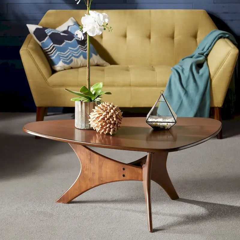 INK+IVY Blaze Dreieckiger Couchtisch aus Holz