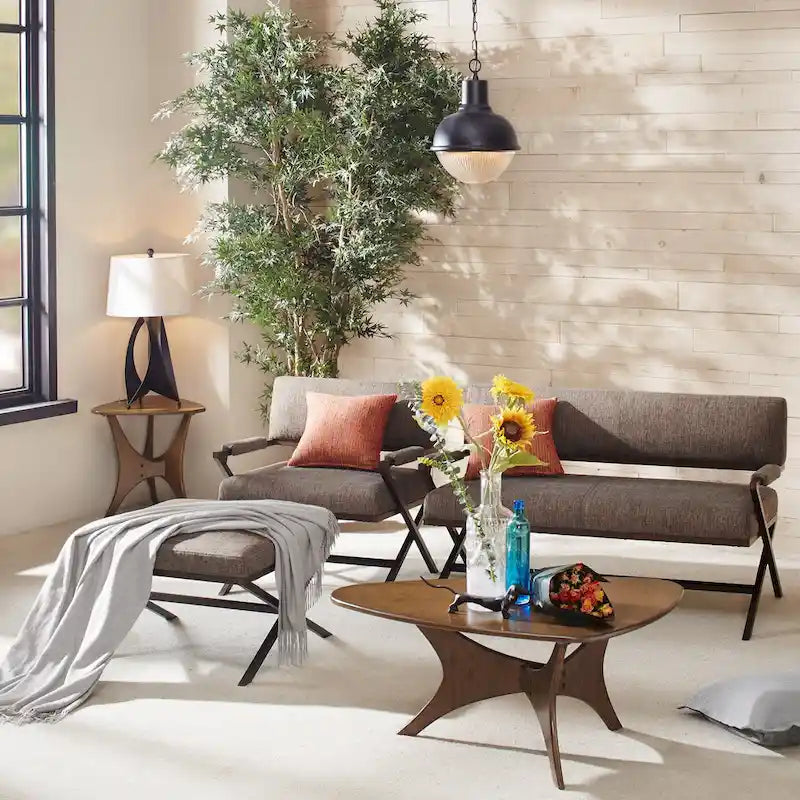 INK+IVY Blaze Dreieckiger Couchtisch aus Holz