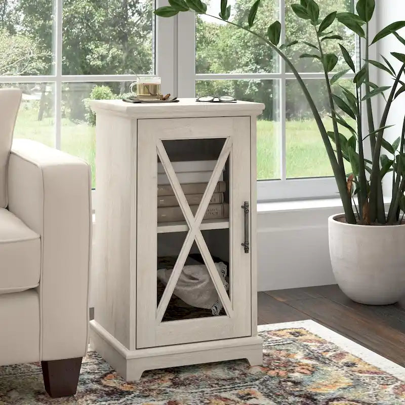 Lennox Kleiner Beistelltisch im Landhausstil mit Stauraum von Bush Furniture