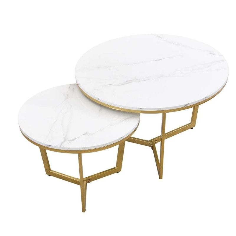 2 runde, moderne Beistelltische mit Marmor-Tischplatte und goldenem Gestell