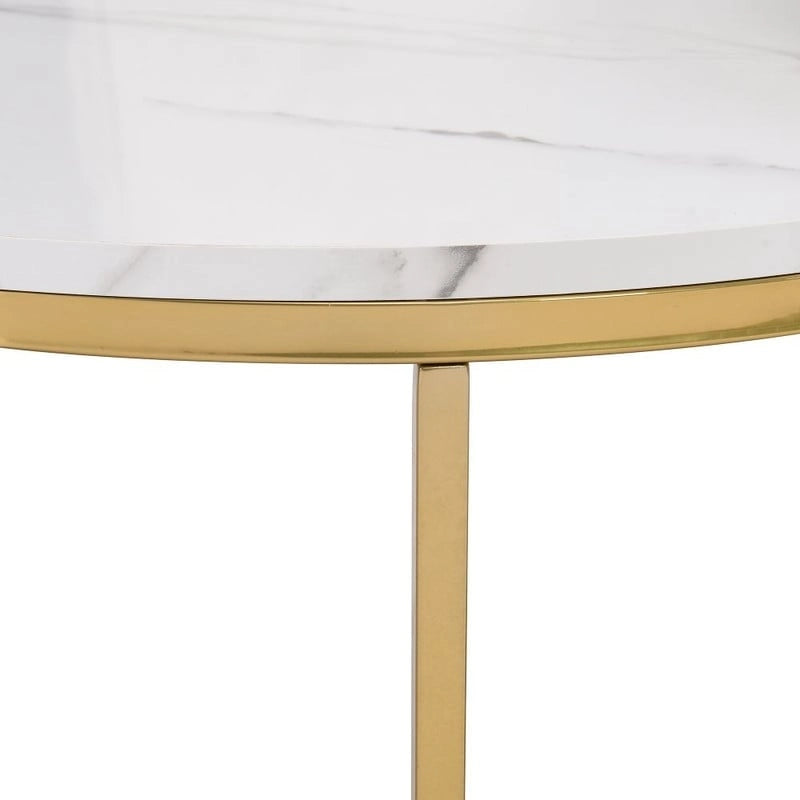 2 runde, moderne Beistelltische mit Marmor-Tischplatte und goldenem Gestell