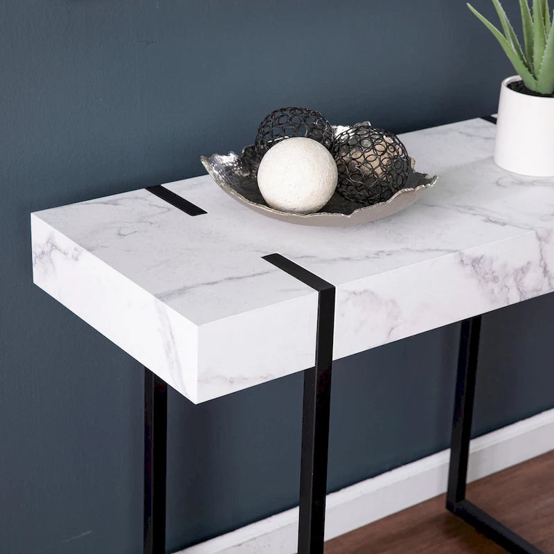 SEI Furniture Kiernan Moderne Konsolentisch aus Kunstmarmor
