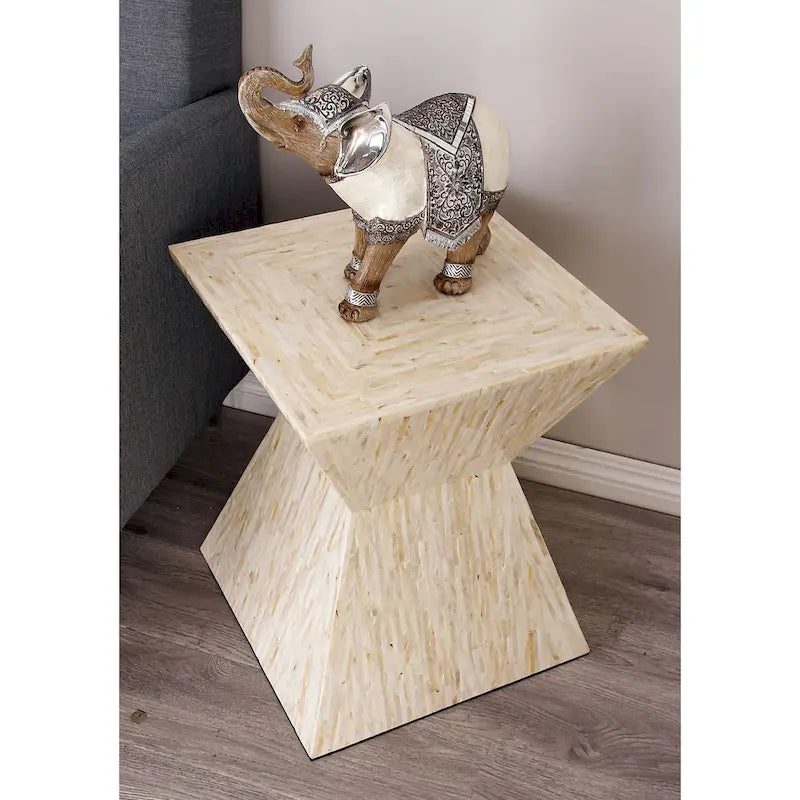 Handgefertigter Beistelltisch in Sanduhrform aus Perlmutt – Grau oder Beige – Roche River Decor