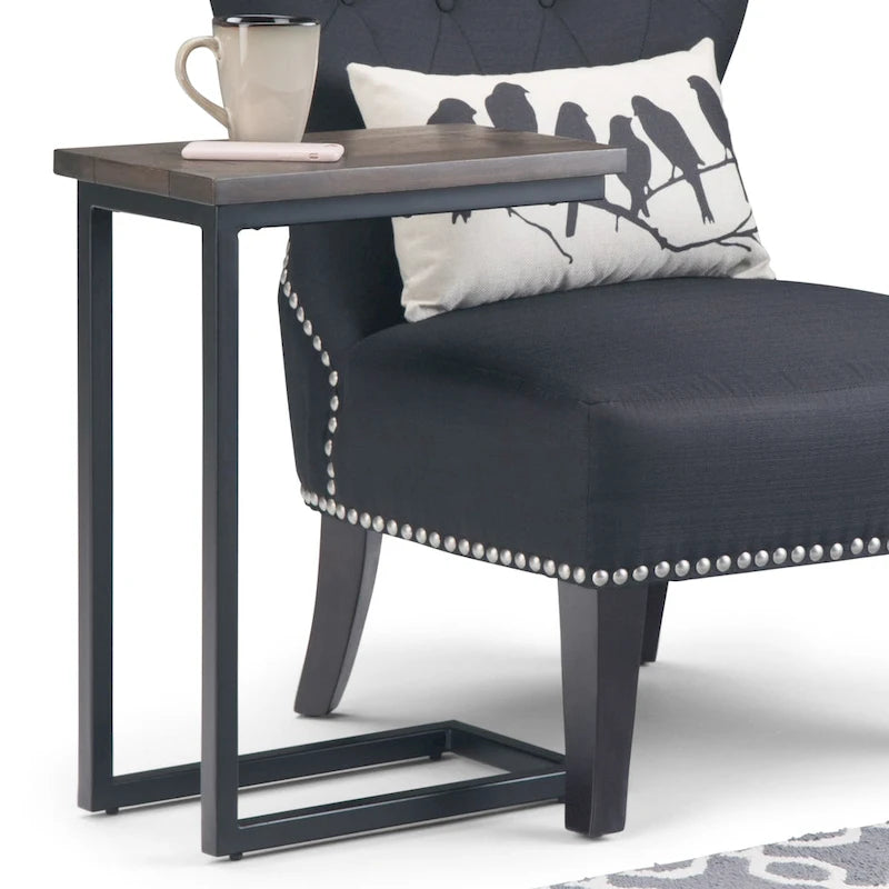 WYNDENHALL Rhonda Beistelltisch, 45,7 cm breit, massives Metall, Industrie-Design, C-Form – 45,7 B x 25,4 T x 61 H cm