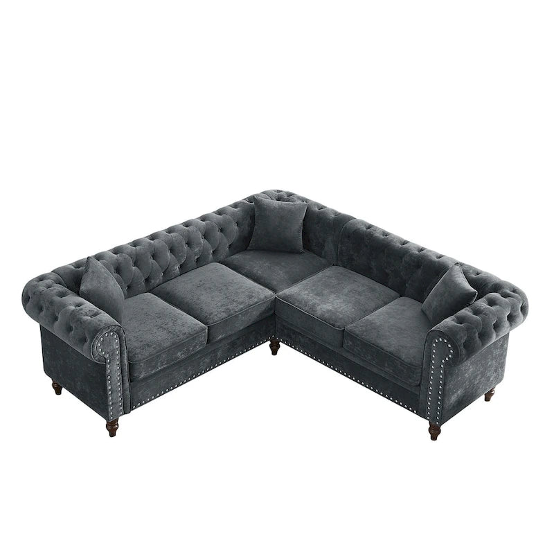 L-förmiges Sofa mit tief gehefteten Details und geschwungenen Armlehnen.
