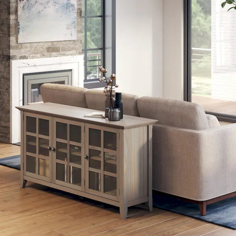 WYNDENHALL Normandy SIDEBOARD AUS MASSIVHOLZ, 62 Zoll breit, Übergangsstil, mit viel Stauraum – 62 B x 18 T x 34 H